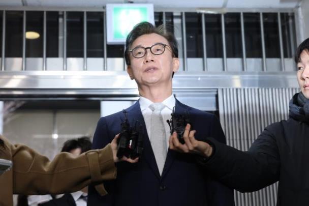 경찰청 출석하는 전재수 전 장관 <사진=연합뉴스>