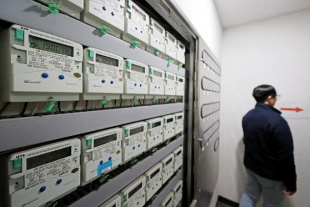 서울 시내의 한 오피스텔에 설치된 전기계량기 <자료사진=연합뉴스>