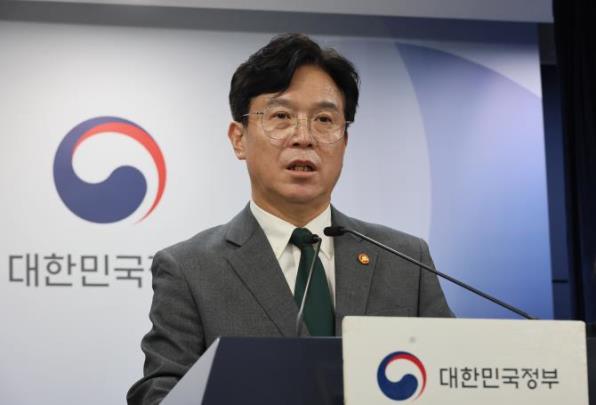 노란봉투법 관련 브리핑 하는 김영훈 장관 <사진=연합뉴스>