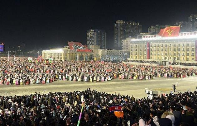 북한 청년학생 경축야회 <사진=연합뉴스>