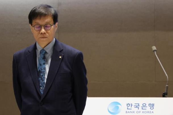 굳은 표정의 이창용 한국은행 총재 <사진=연합뉴스>