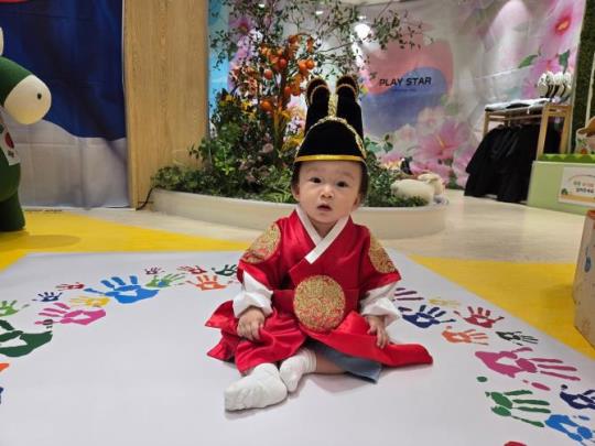 지난해 추석 한복 대여 서비스 당시 한복을 입은 어린이 모습 <사진=강동구>