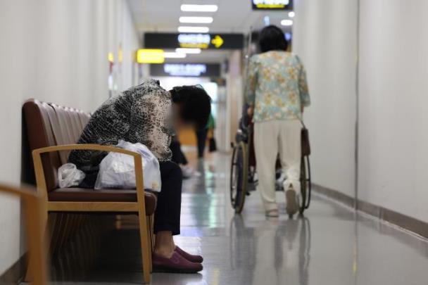 병원 대기실의 내원객 <사진=연합뉴스>