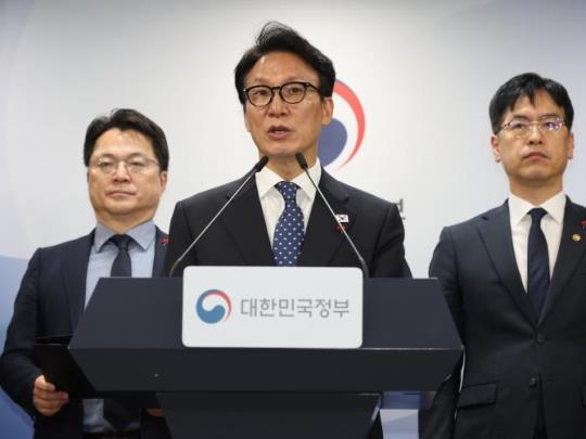 행정통합 인센티브 브리핑하는 김민석 국무총리 <사진=연합뉴스>