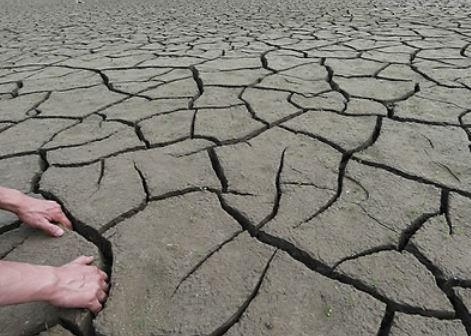 가뭄에 갈라진 저수지 <사진=연합뉴스>