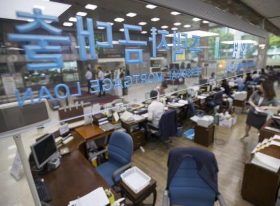 한 시중은행의 주택대출 창구 <사진=연합뉴스>