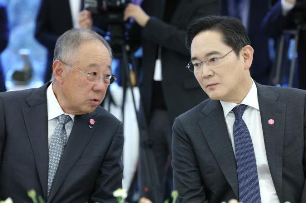 이재용 삼성전자 회장과 류진 한국경제인협회장 <사진=연합뉴스>