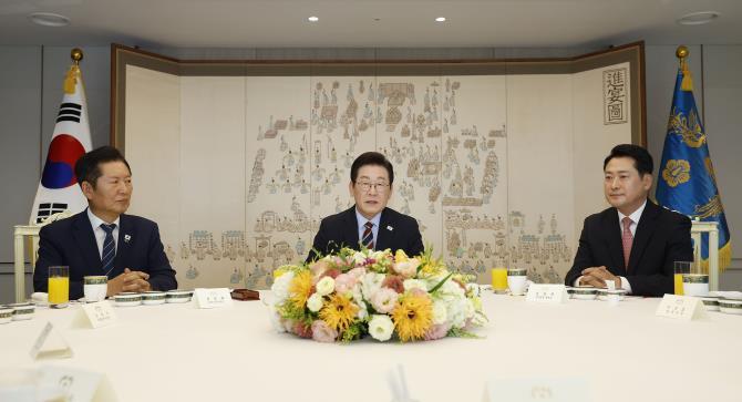 지난해 9월 이재명 대통령과 여야 지도부 회동 <사진=대통령실통신사진기자단>