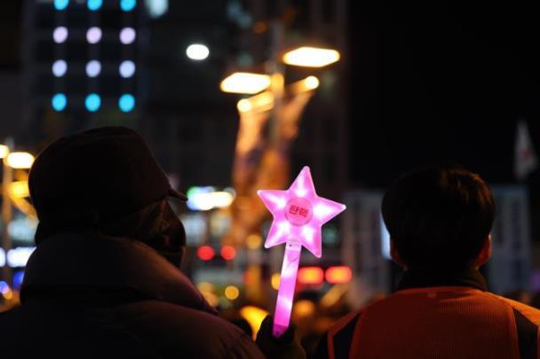 ''12·3 내란 1년, 다시 빛의 광장으로'' 집회 참가자 <사진=연합뉴스>