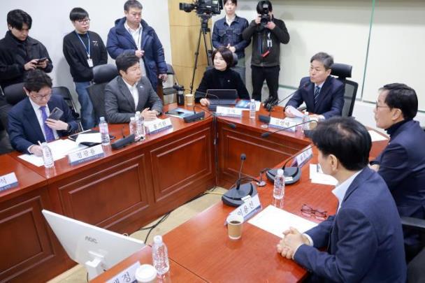 이란 사태 관련 민주당-외교부 당정간담회 <사진=연합뉴스>