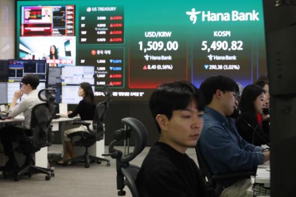 5500선 아래로 떨어진 코스피 <사진=연합뉴스>