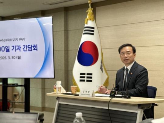 100일 취임을 맞아 기자간담회를 연 김종철 방송미디어통신위원회 위원장 <사진=TBS>