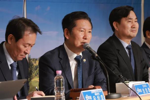 철원 현장 최고위에서 발언하는 민주당 정청래 대표 <사진=연합뉴스>