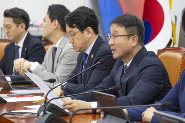 지난달 31일 추경 신속 통과 관련 발언하는 한병도 원내대표 <사진=연합뉴스>