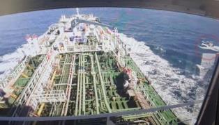 혁명수비대에 나포 후 이란항 향하는 한국 유조선