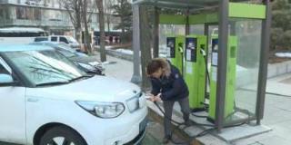 충전 중인 전기차 <사진=TBS>