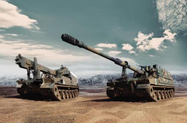 K10 탄약운반장갑차(왼쪽)과 K9 자주포 <사진=한화에어로스페이스 제공>