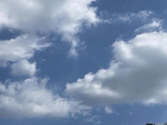 맑고 구름 많은 하늘 <사진=연합뉴스>