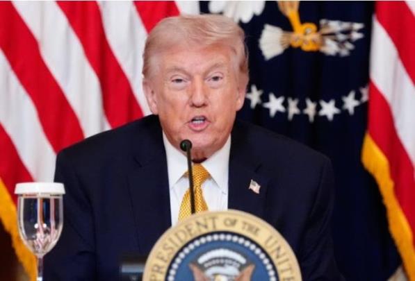 기자회견 진행하는 트럼프 대통령