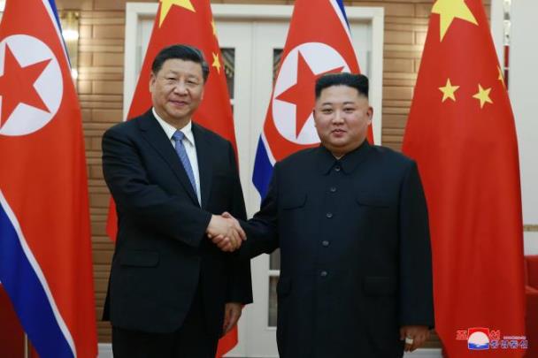 김정은 북한 국무위원장(오른쪽)과 시진핑 중국 국가주석 <사진=연합뉴스>