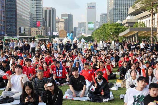 광화문광장 거리 응원 <사진=연합뉴스>