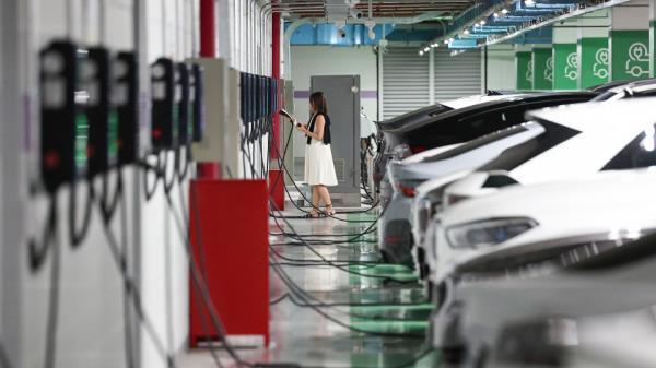 서울 시내 한 전기차 충전소 <사진=연합뉴스>