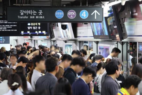 서울 지하철 1호선 일부 구간 단전 <사진=연합뉴스>