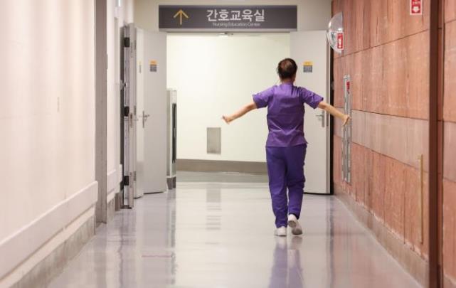 교육실 향하는 간호사 <사진=연합뉴스>