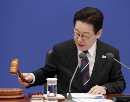 국무회의서 의사봉 두드리는 이재명 대통령 <사진=연합뉴스>