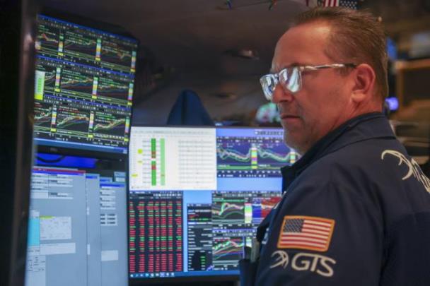 미국 뉴욕증권거래소(NYSE)의 트레이더 <사진=EPA/연합뉴스>