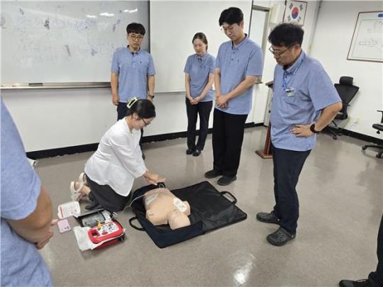 승무원 대상 외부 강사 초빙 실습 교육 사진 <사진=서울교통공사 제공/연합뉴스>