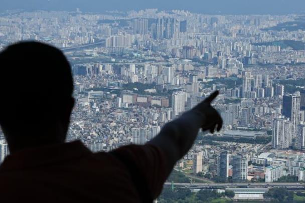 서울 송파구 롯데월드타워 전망대 서울스카이에서 바라본 서울 시내 아파트 및 빌라 단지 <자료사진=연합뉴스>