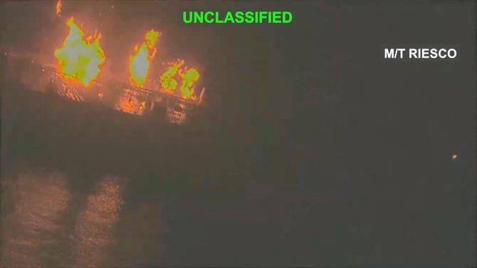 미군 폭격에 불타는 이란 유조선 <사진=로이터/연합뉴스>