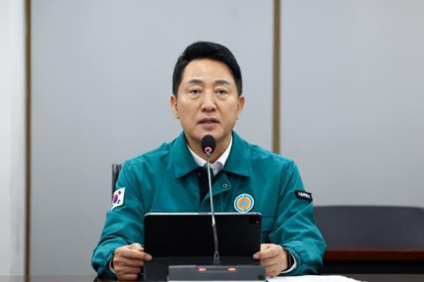 오세훈 서울시장, 15일 시내버스 파업 대비 긴급 상황 점검 회의 <사진=서울시 제공/연합뉴스>