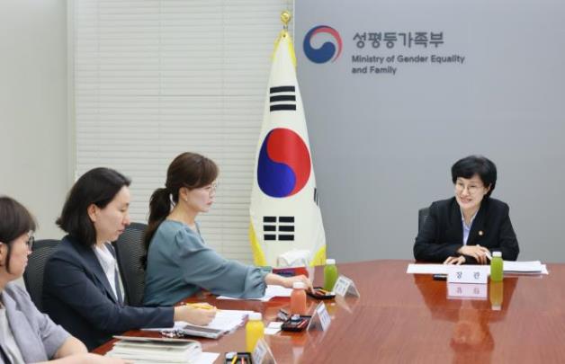 원민경 장관, 양육비 채무 불이행자 재제조치 및 이행방안 전문가 간담회 <사진=성평등가족부 제공/연합뉴스>