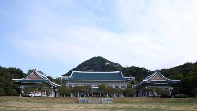 청와대 청와대 본관과 대정원 <사진=연합뉴스>