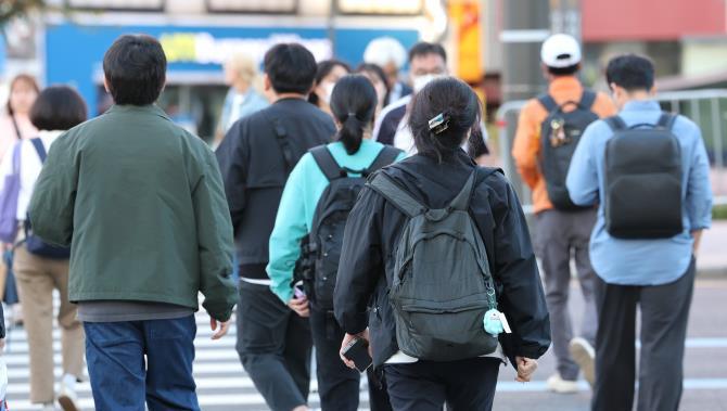 출근길 쌀쌀해진 날씨 <자료사진=연합뉴스>